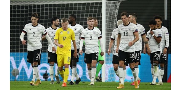 Die deutsche Fußballnationalmannschaft ha nuovamente creato una differenza di punteggio di 0-6 in UEFA Europa League